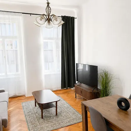 Apartment Quiet Near Wenceslas Square With Ac *