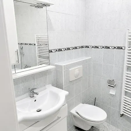 Apartment Quiet Near Wenceslas Square With Ac Prag